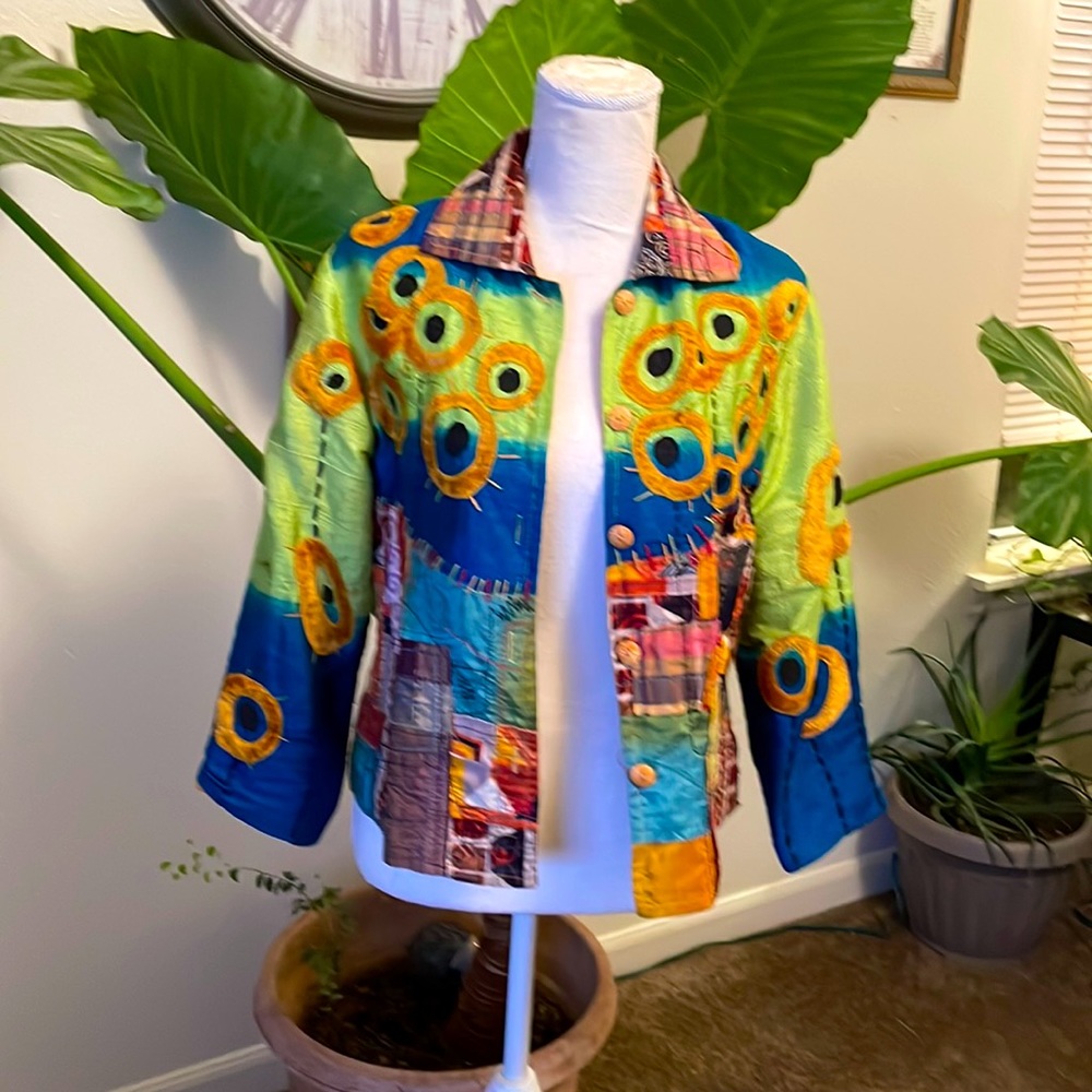 Shaket that has buttons! Very vibrant PSmall